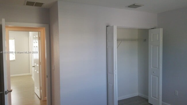 Building Photo - 2041 Nassau Dr
