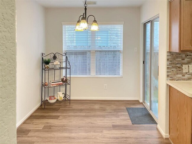 Building Photo - 2715 Yestereve Ct