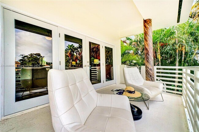 Building Photo - 1247 Seminole Dr