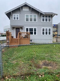 Building Photo - 3 Bedroom 2 Bathroom 2 Stall Detached Garage