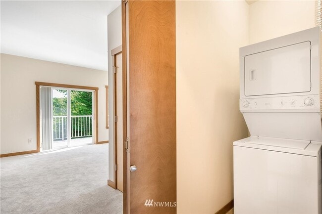 Building Photo - $500 Off 1st Month's Rent! 2 Bedroom Condo...