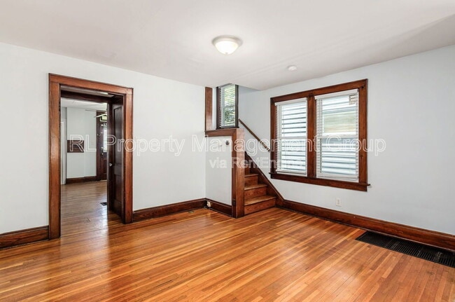 Building Photo - 247 E Jenkins Ave