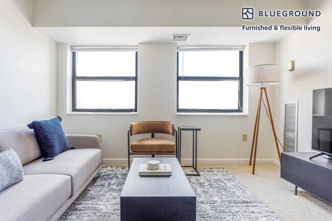 Primary Photo - 10 Magazine St