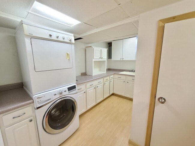 Building Photo - 1103 1st St NW