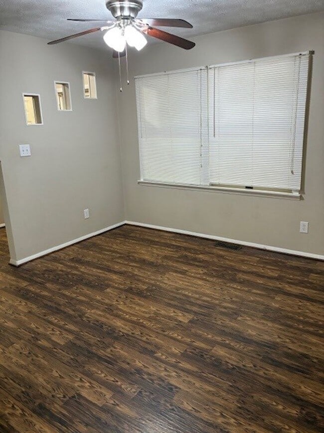 Building Photo - Rambler with Garage in Drum Point