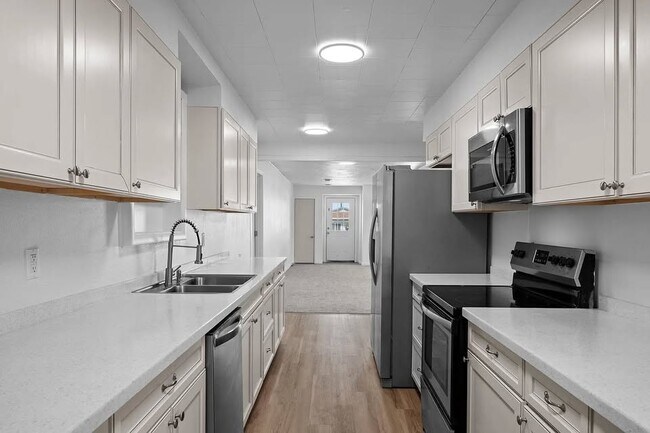 Building Photo - 308 E 7th Ave