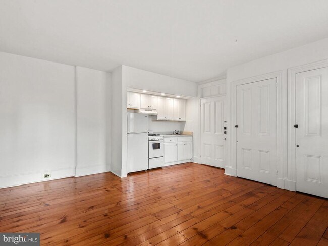 Building Photo - 318 N Matlack St
