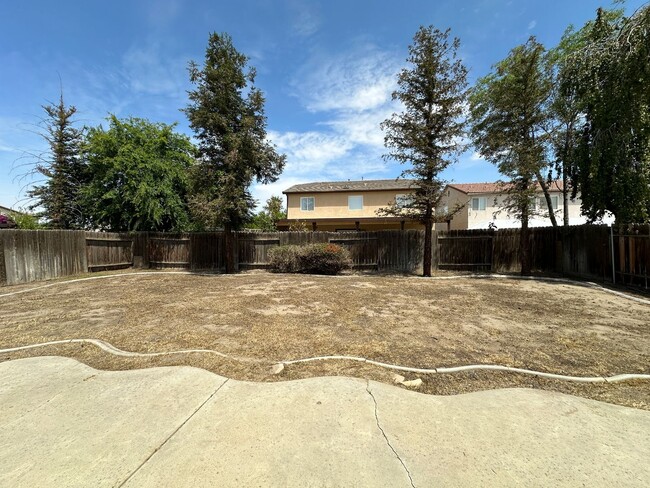 Building Photo - 3 Bed, 2 Bath Home with Spacious Backyard!