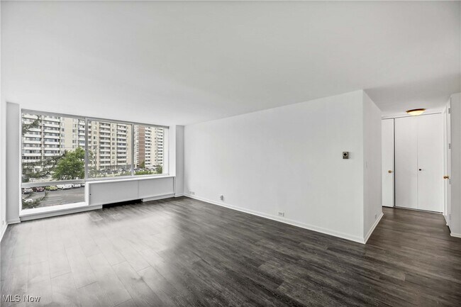 Building Photo - 12700 Lake Ave