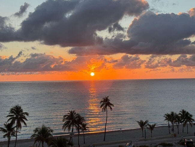 Building Photo - 3111 N Ocean Dr