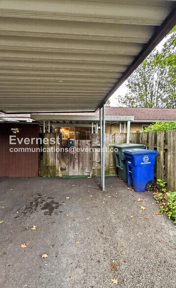 Building Photo - 2324 Woodbrook Cir N