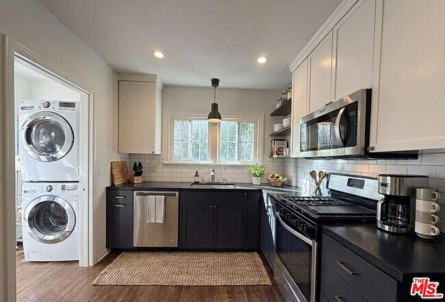 Building Photo - 6110 Scenic Ave