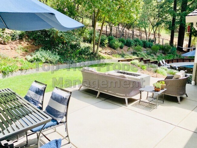 Building Photo - Stunning 4 Bed/3 Bath (plus Office), 3,230 Sqft single-family house at end of cul-de-sac and on l...