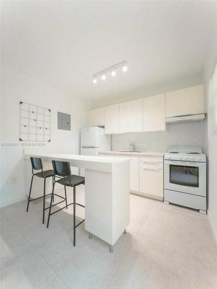 Building Photo - 3676 Oak Ave