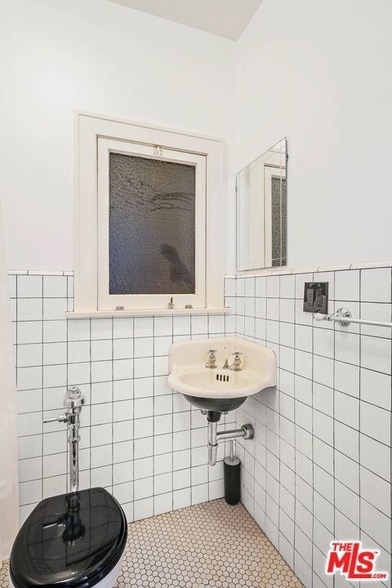 Building Photo - 5121 1/2 Eagle Rock Boulevard Unit B