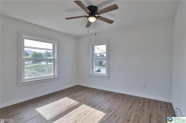 Building Photo - 1660 Main St