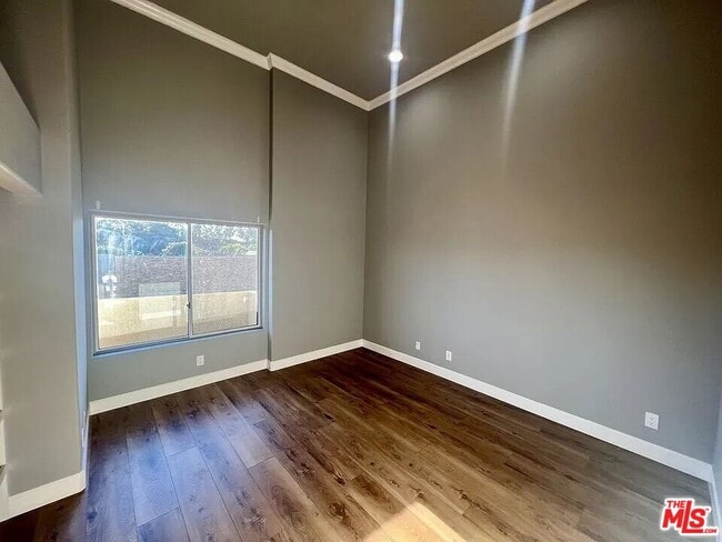 Building Photo - 390 S Sepulveda Blvd