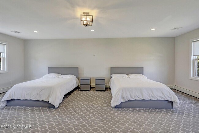 Building Photo - 265 Norgrove Ave