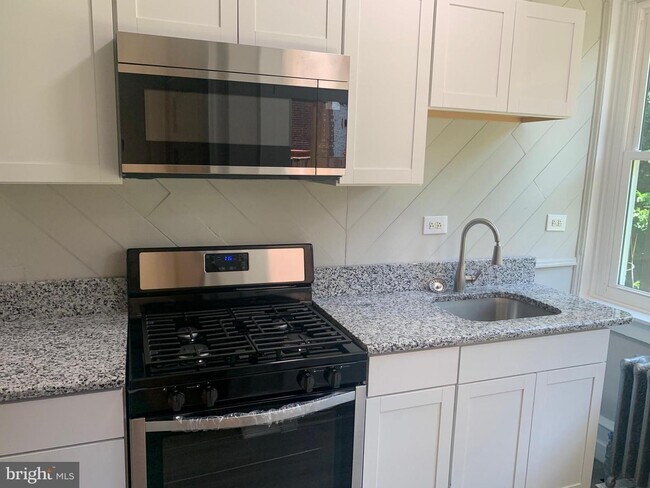 Building Photo - 1304 N Clayton St