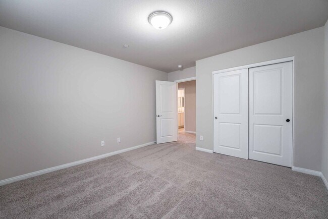 Building Photo - Stunning 5 Bedroom home in Henderson!