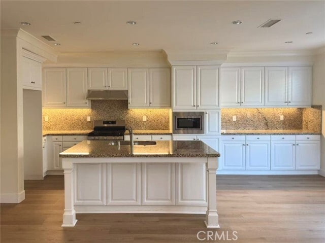 Building Photo - 36 Diamond