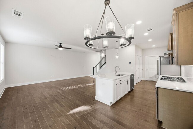 Building Photo - Walkable Lifetsyle in Westshore!