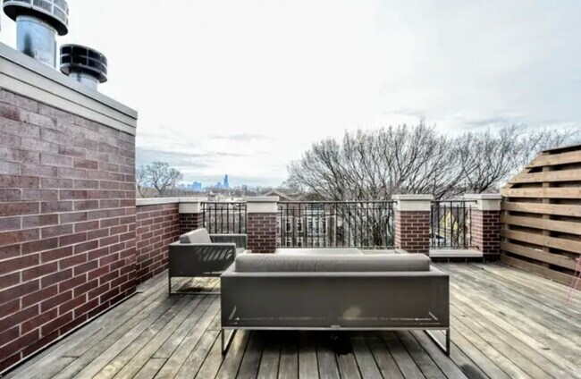 Building Photo - 1124 W Wrightwood Ave