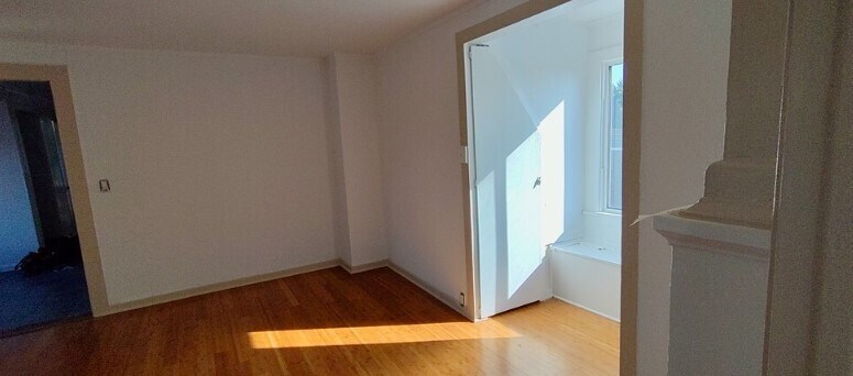 Building Photo - 1150 Sanborn Ave. Apt C