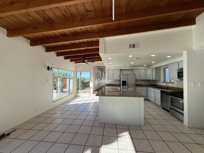 Building Photo - Ventura Hillside Beauty with 3 bedrooms, a...