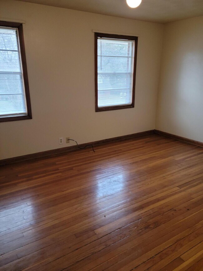 Building Photo - "Charming 2-Bedroom Oasis with Modern Comforts in Jonesboro!"