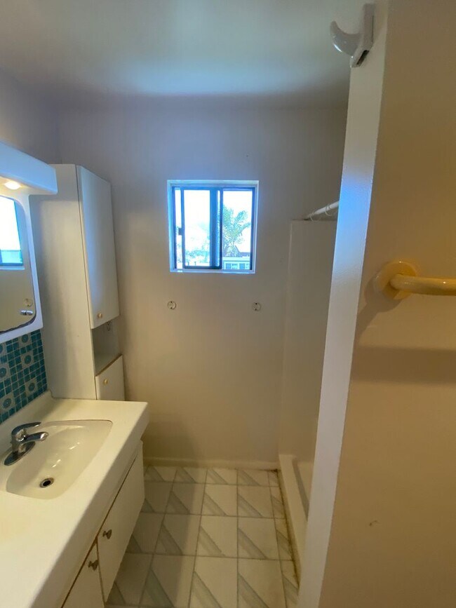 Building Photo - 6773 Del Playa Dr