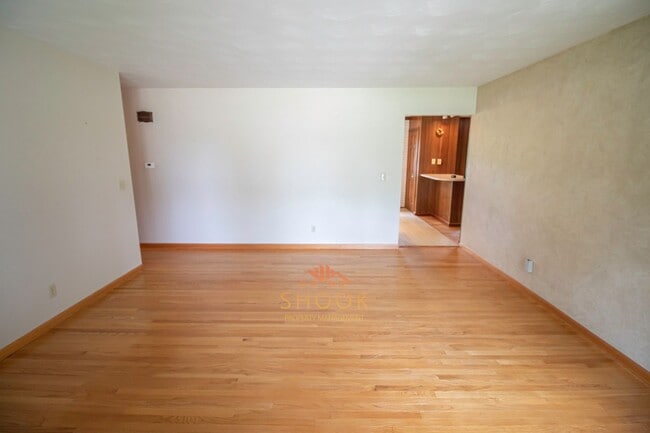 Building Photo - Cute 3 BR Ranch in Romney - 10 Minute Drive to Lafayette!