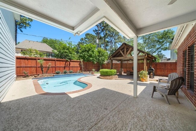 Building Photo - 13002 Golden Rainbow Dr