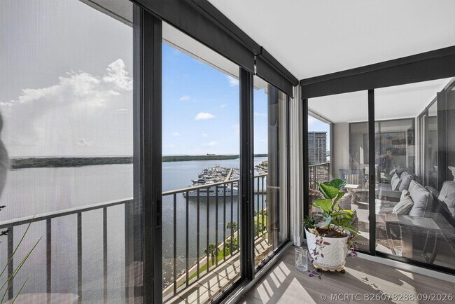 Building Photo - 126 Lakeshore Dr