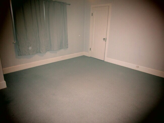 Bedroom - 207 S 16th Ave