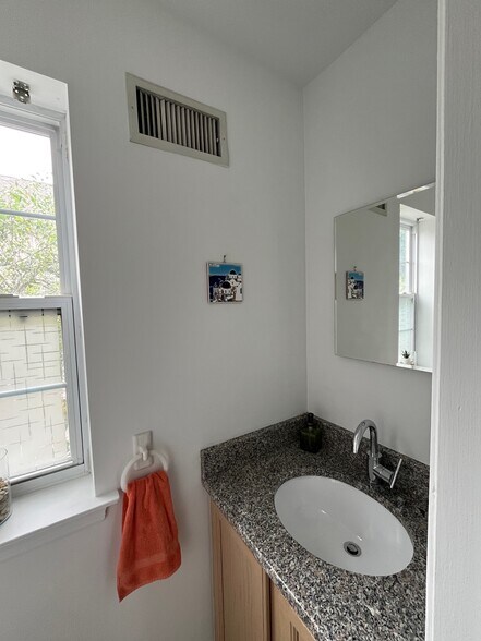 Building Photo - 53 Seaside Ave