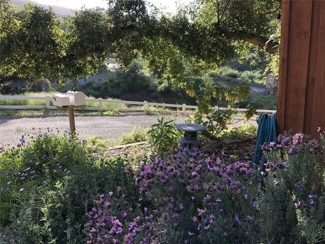 Building Photo - 456 S Skyline Dr