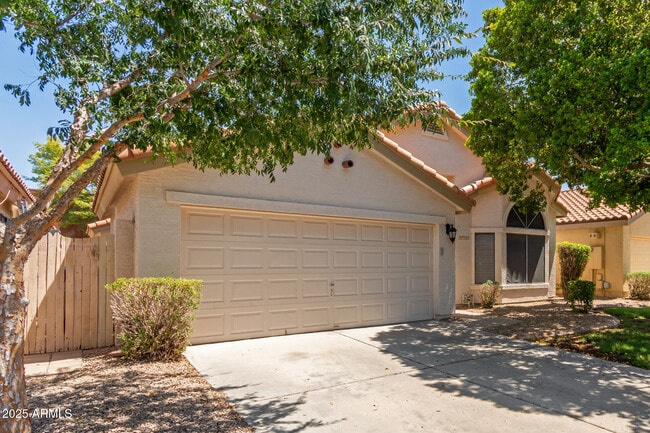Building Photo - 3715 N Rosewood Ave