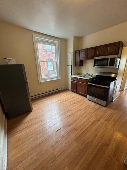 Primary Photo - 1118 Lindley Ave