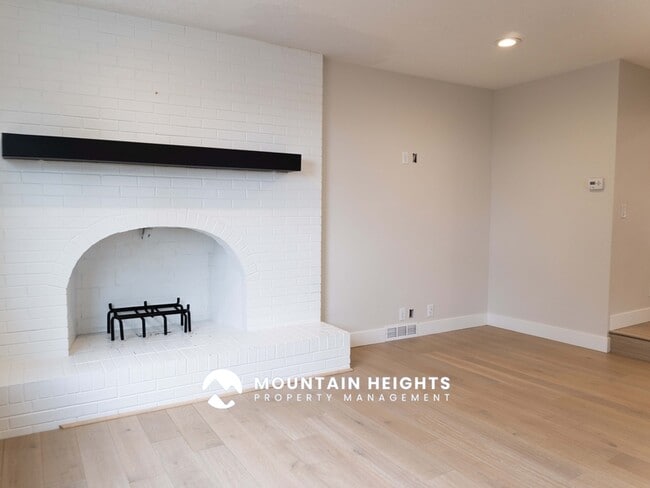 Building Photo - 8589 Kings Hill Dr