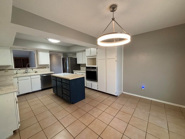Building Photo - 1302 Briar Creek Rd