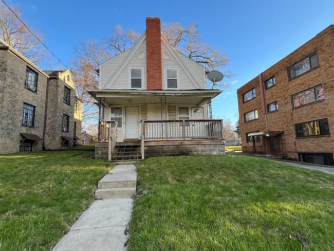 Building Photo - 1909 1/2 Ottawa Dr