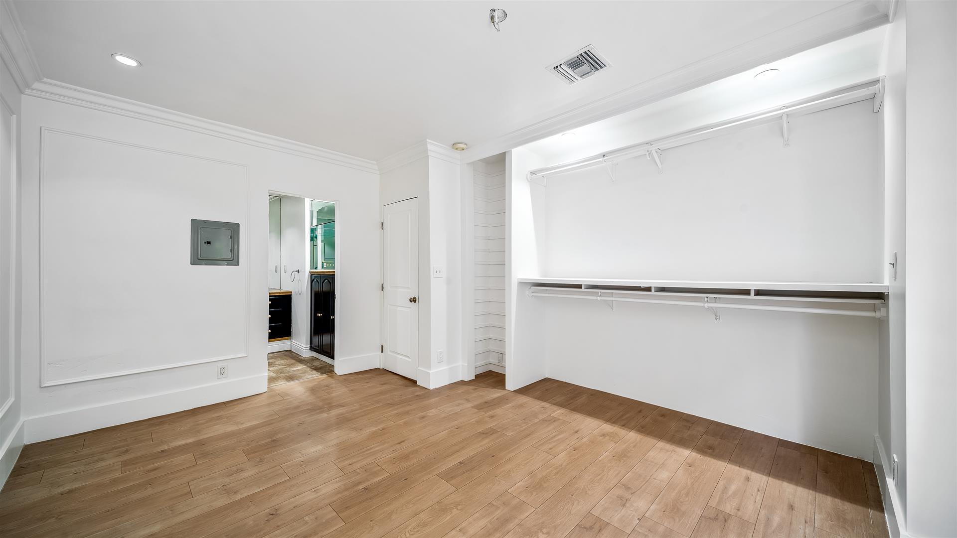 Bedroom - 607 N Windsor Blvd