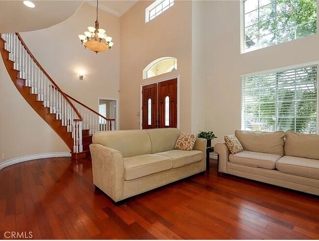 Building Photo - 5 Bedroom & 5.5 Bathroom