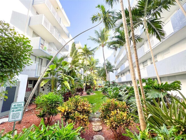 Building Photo - 1801 S Treasure Dr