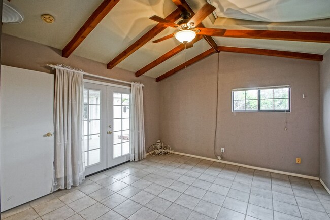 Building Photo - PARTIALLY REMODELED, SPACIOUS & BRIGHT, 4B...