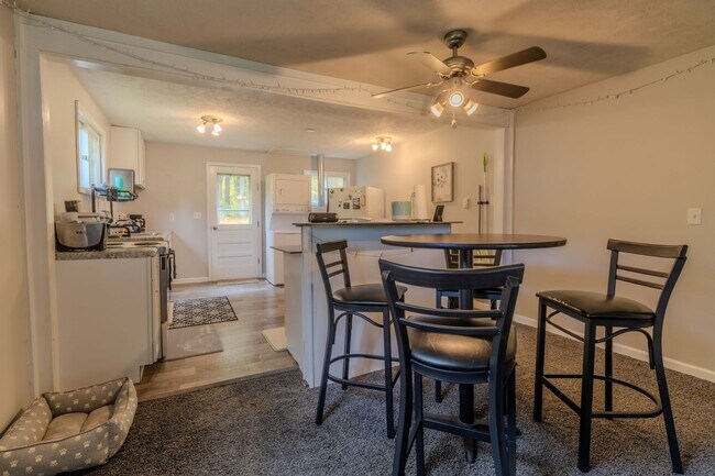 Building Photo - Lakeside Retreat on Duck Lake Peninsula