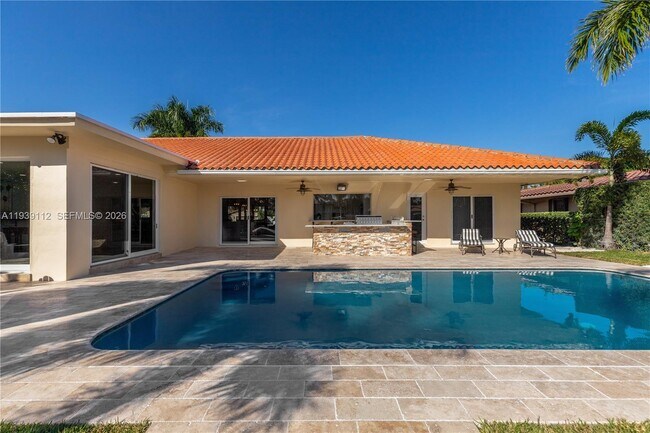 Building Photo - 3010 NE 58th St