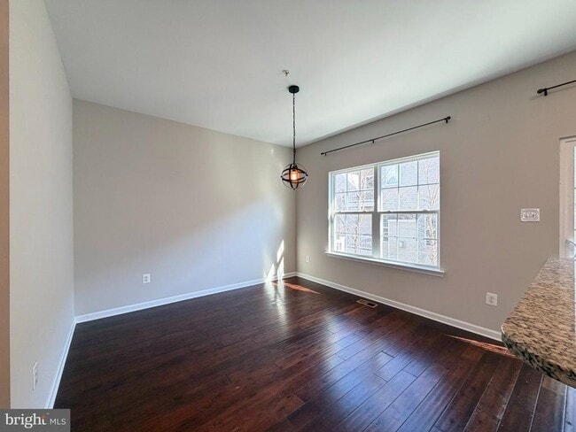 Building Photo - 1607 Sun High Terrace