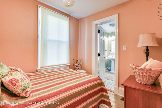 Building Photo - 14 New York Ave